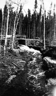 Drave en Mauricie. Ouverture du barrage sur le lac Fichaud.